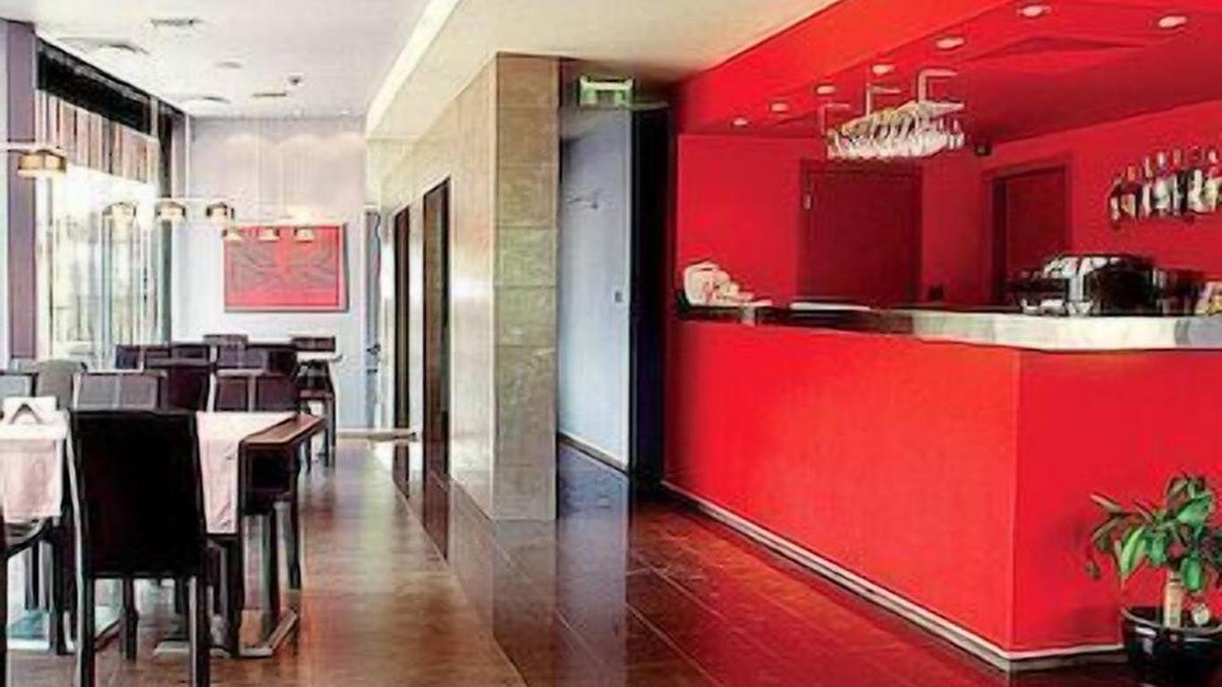 Monet Hotel