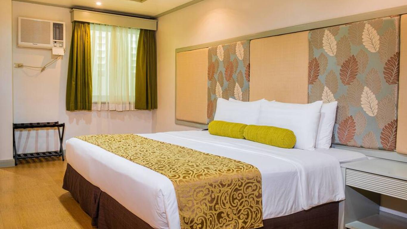 La Piazza Hotel and Convention Center