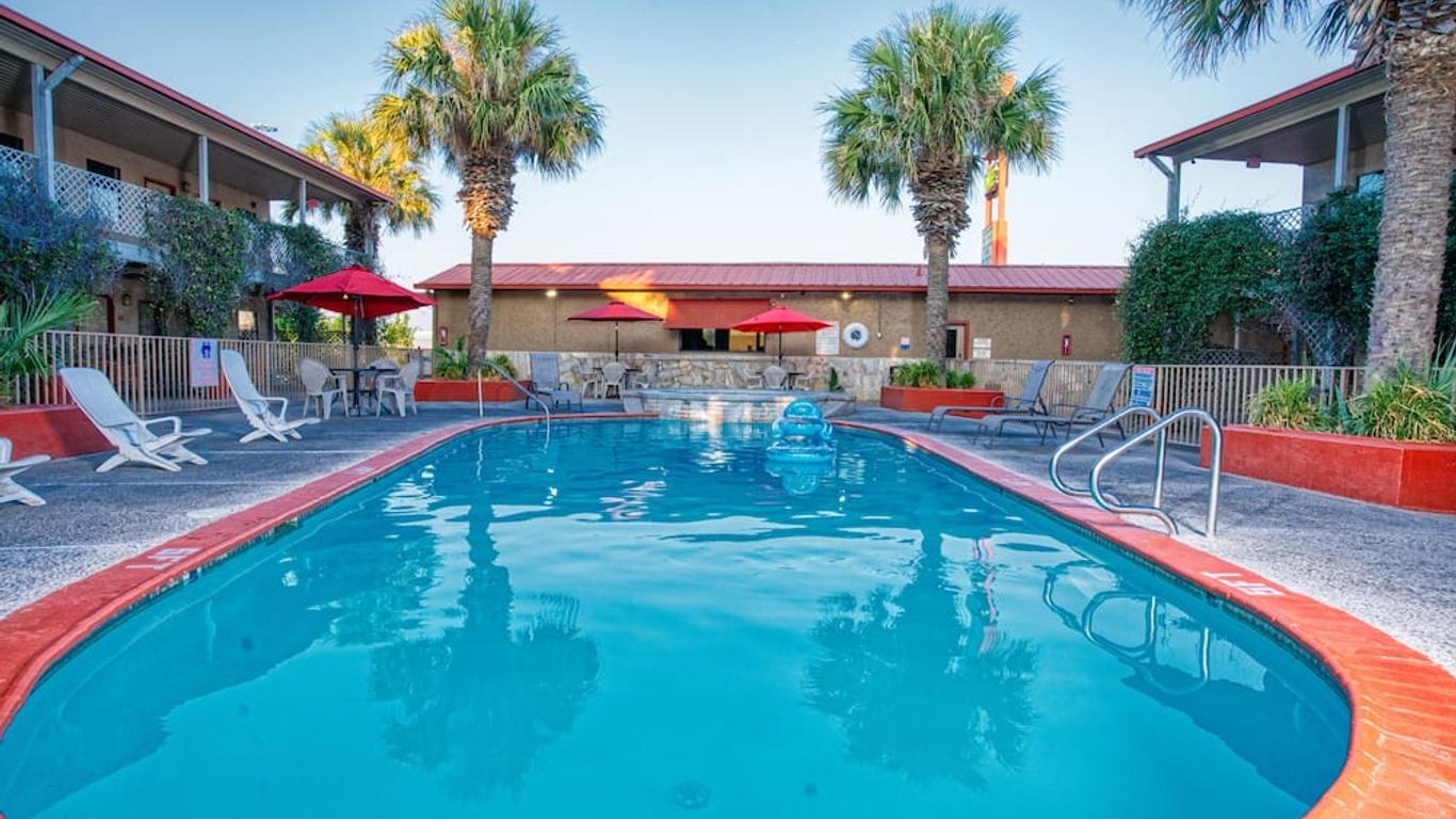 Family Garden Inn & Suites