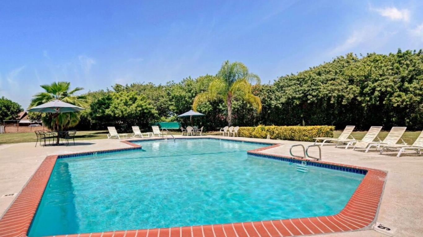 Knights Inn Claremont