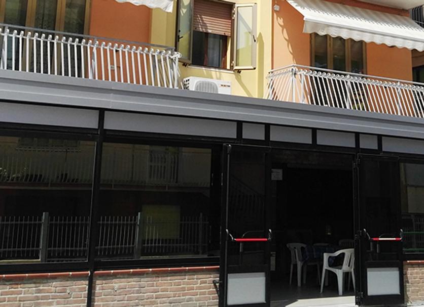 Ingresso dell'hotel Foto