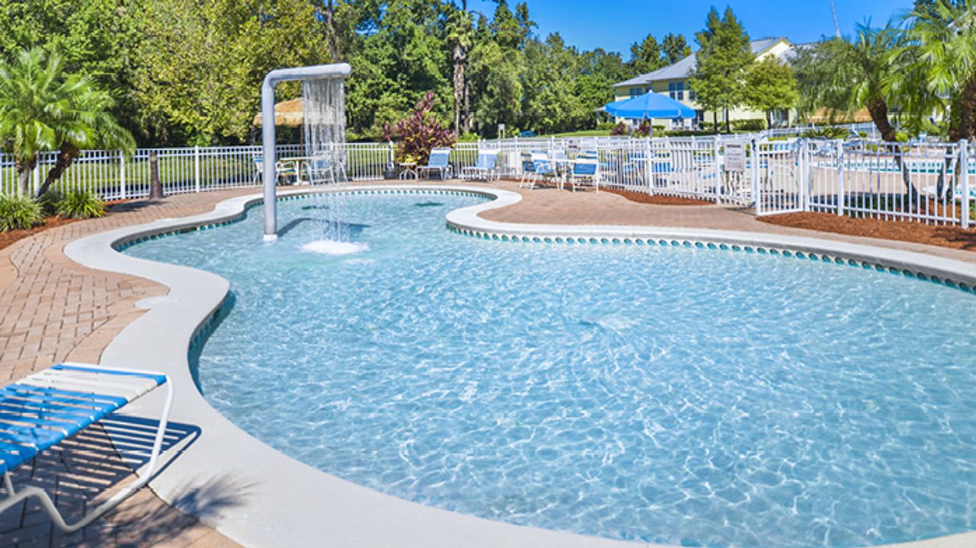 Barefoot'n Resort