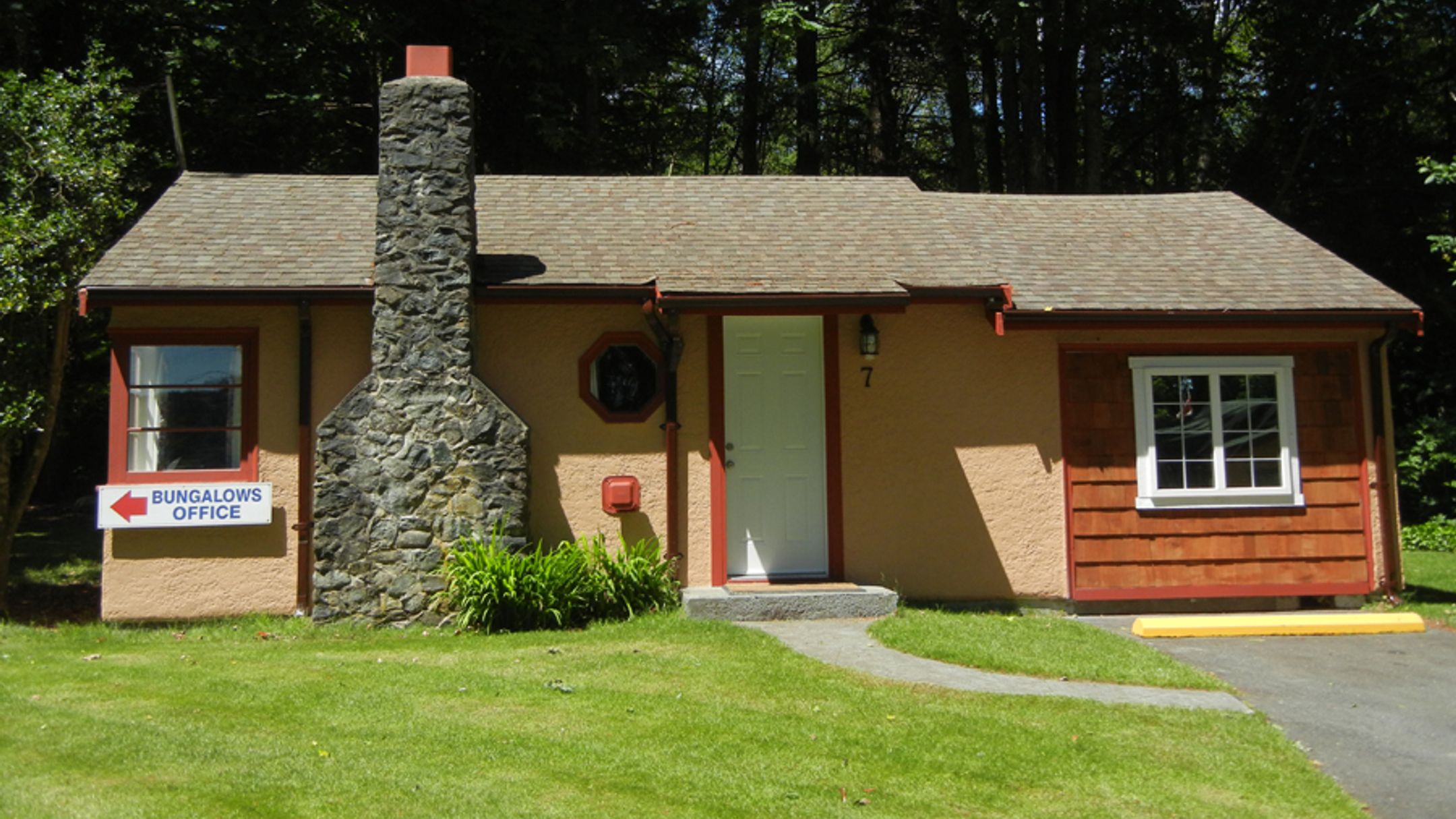 Malahat Bungalows Motel British Columbia Canada Malahat Bungalows Motel da 79 €. Motel a Malahat - KAYAK