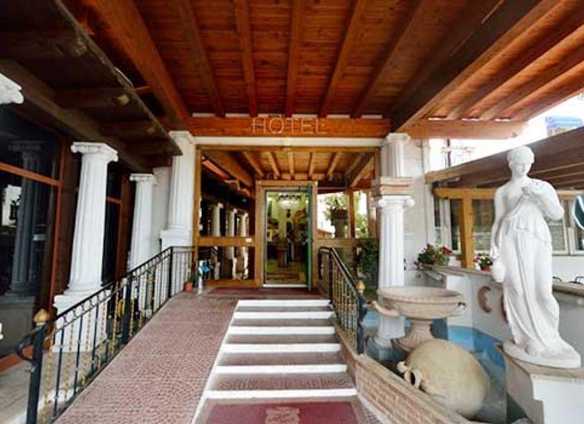 Ingresso dell'hotel Foto